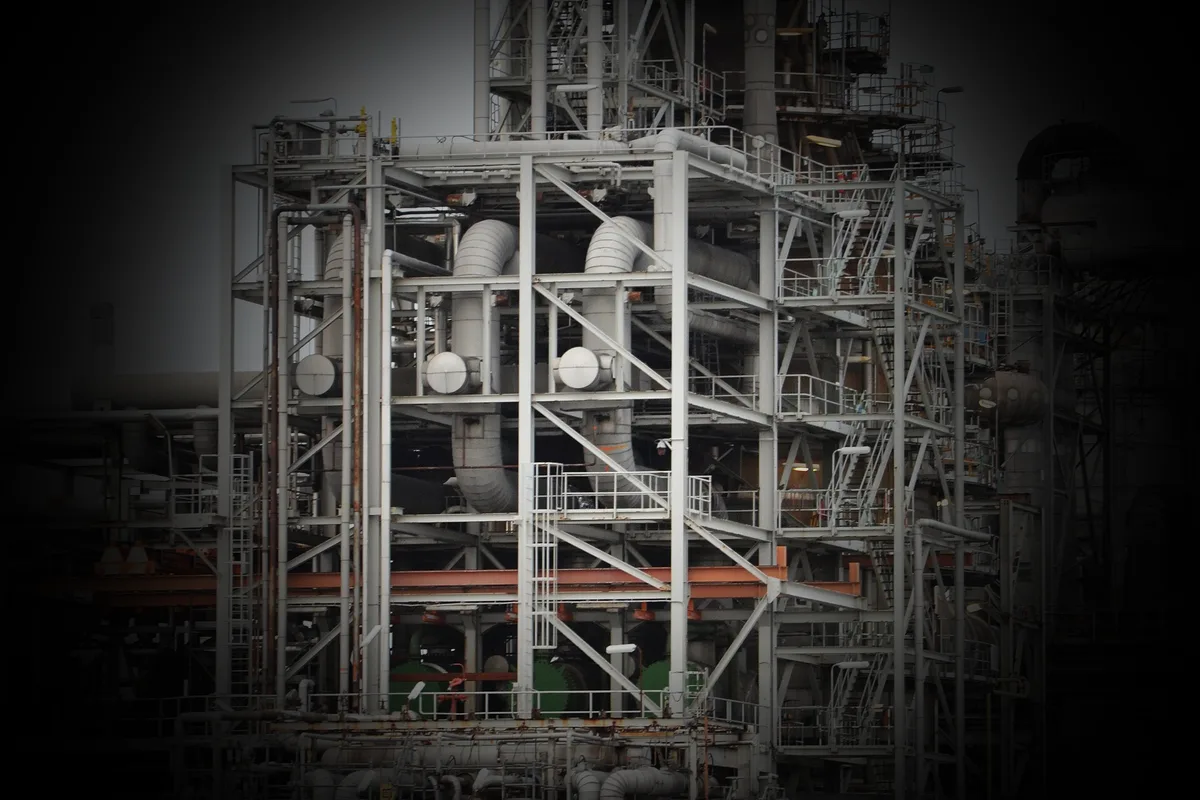 Shell cumple lo prometido: gana 9.800 M$ pese a los cortes en Oriente Medio y reactiva la recompra con 4.200 M$