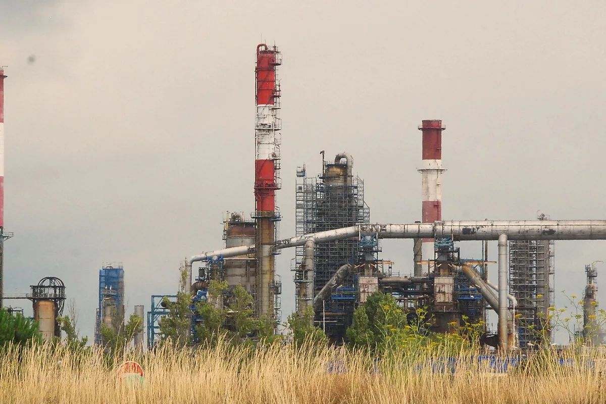 TotalEnergies bate previsiones, sube el dividendo un 5,9% y anuncia otra recompra: la acción sube pese a la volatilidad del crudo