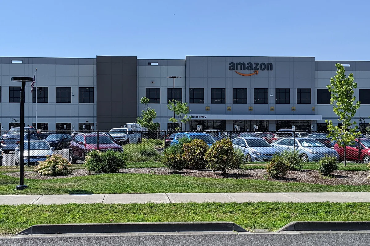 Amazon rompe la barrera de los 200.000 M$ en un trimestre y se dispara un 10%: su nube crece al mayor ritmo en cuatro años