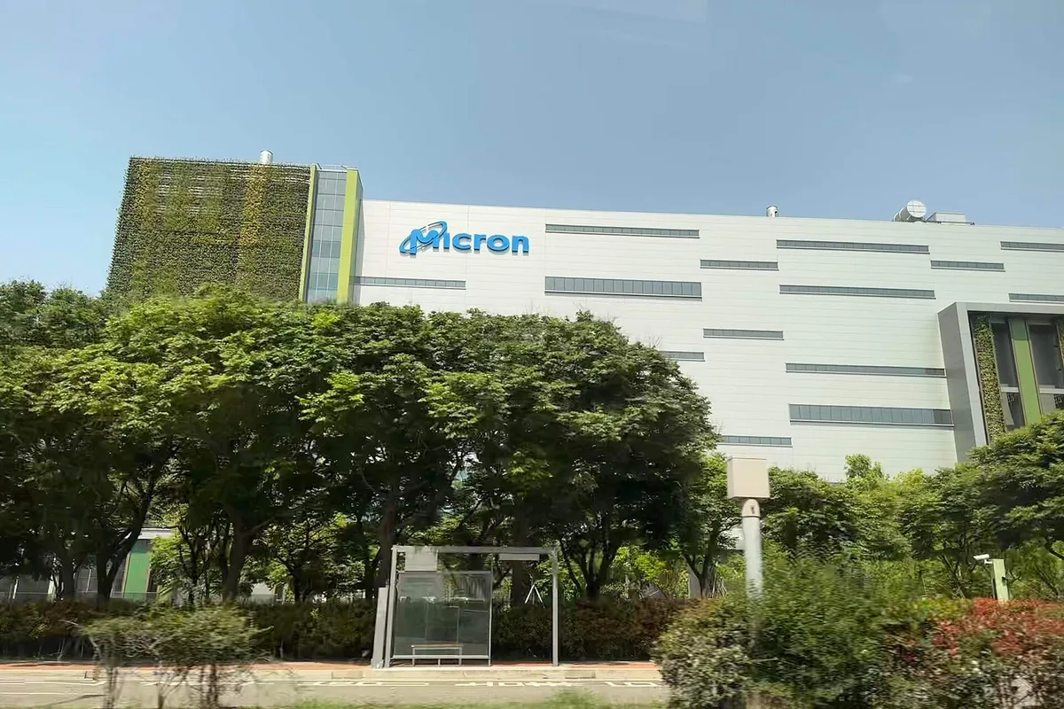 Micron blinda a General Motors: acuerdo plurianual de memoria para el coche definido por software (y ya van 16)